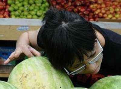 四川妹子买瓜吃瓜视频